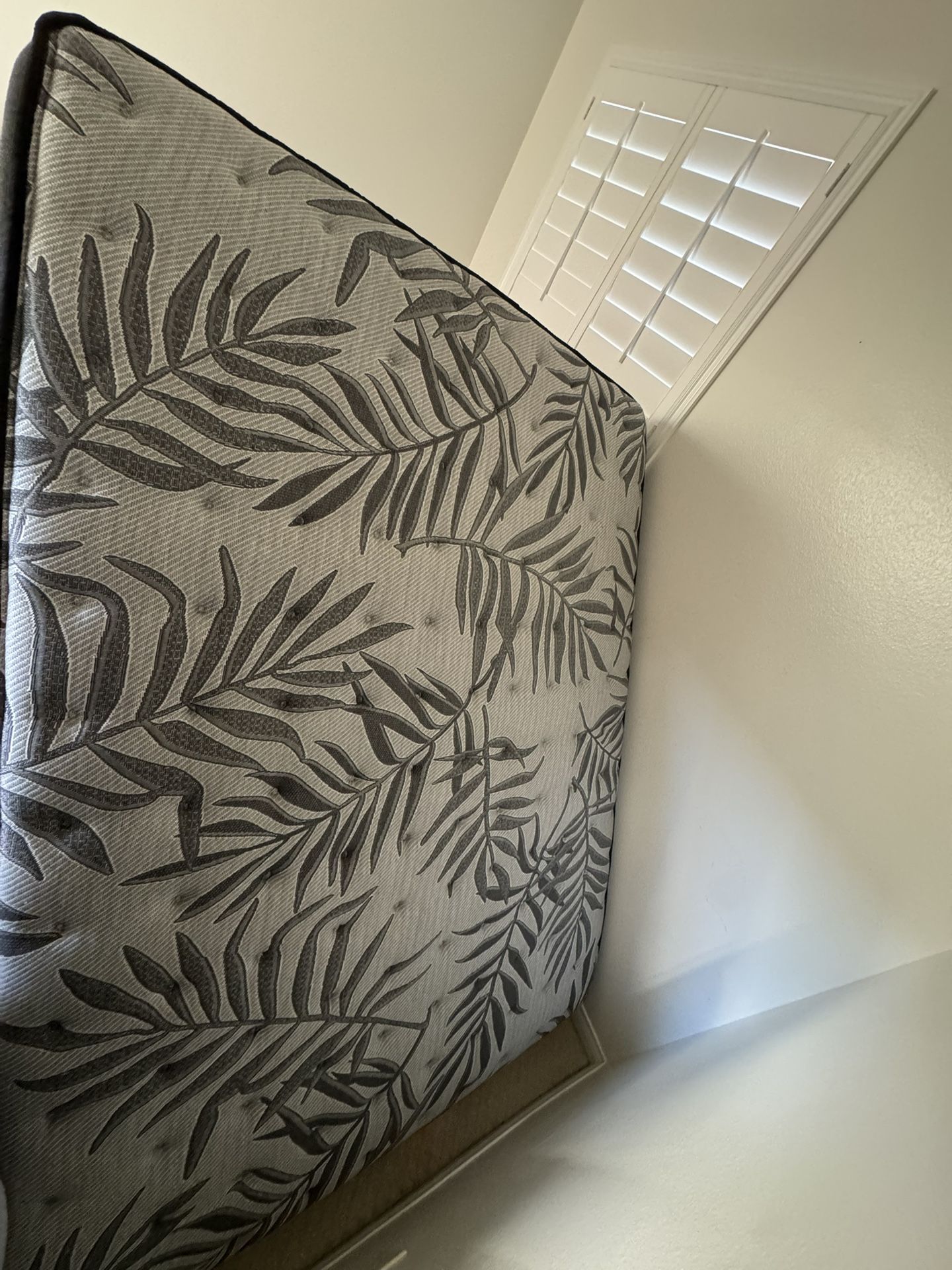 Queen Size Mattress + Box Spring – Good Condition 