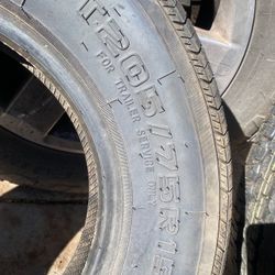 Tráiler Tires