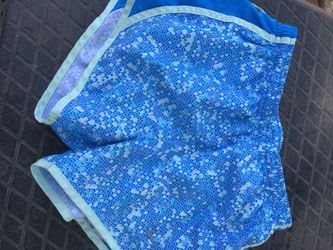 Nike girls youth medium shorts