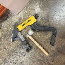 DEWALT 2-in-1 Flooring Tool, model DWFP12569
