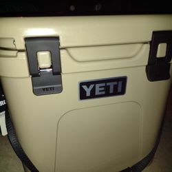 Yeti -Desert Tan-24 Quart Roadie Hard Cooler