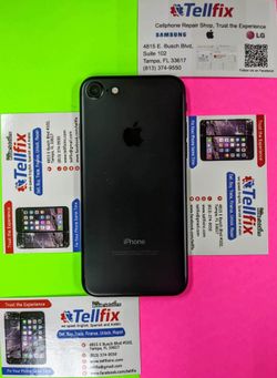 iPhone 7. 32GB. Factory unlocked 🔓 Like new condition 🎁 With warranty 🧾