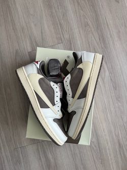 Size 10 men Travis Scott x Air Jordan 1 Low OG Sneakers