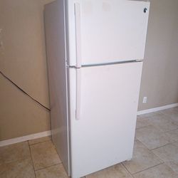Everything Works Less Then Two Years Old The Only Thing Broken Is  Where The Black Tape Is Hold The  Rack Up But Am Cleaning An Sell This Great Fridge