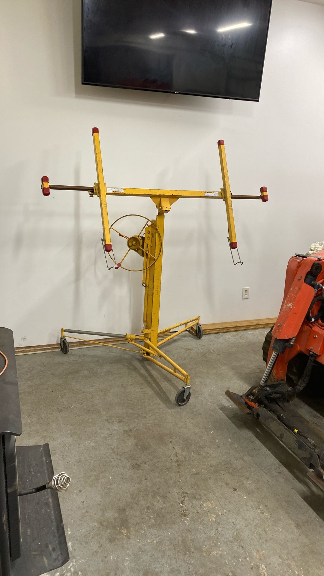 Drywall panel lift