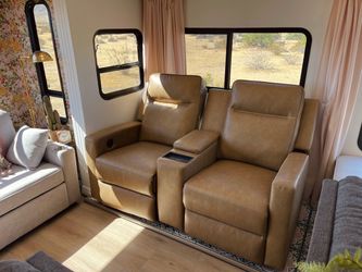 RECLINER SET- warm seats - charger