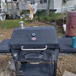 Char-griller Lightly Used 150$ Obo