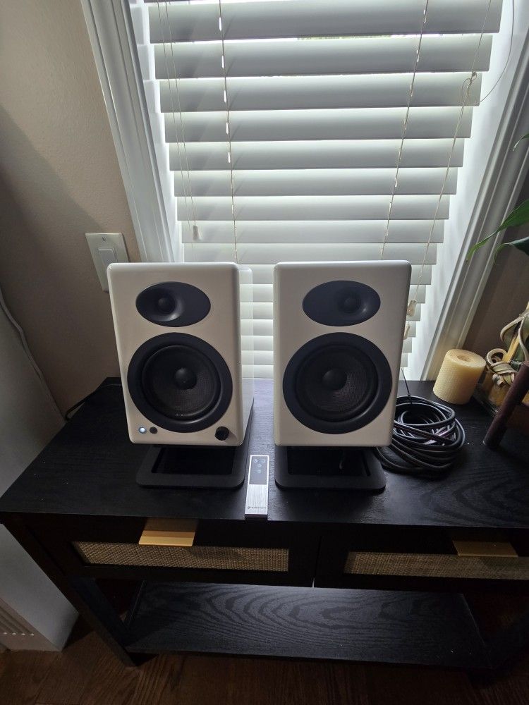 Audioengine A5+ Powered Speakers with Kanto S6 Desktop Stands