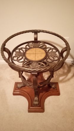 Dining Room Table. Needs Glass And Chairs. I Attached A Picture Of The 5 Piece Set And The Price New Is Over $1,400