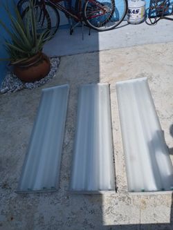 Light Fixtures. 4 Ft