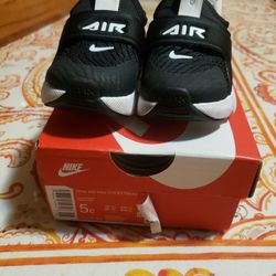 Baby Nike Like New  Size 5c