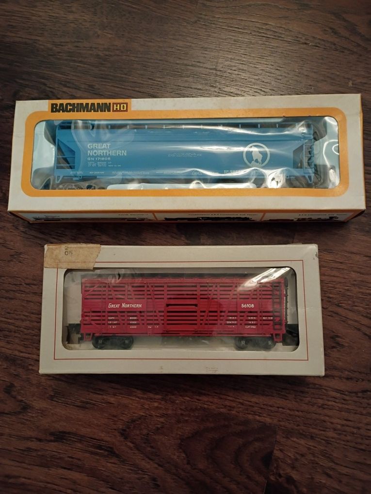 HO Train Cars In Boxes
