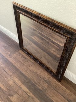 Elegant mirror black with gold highlights