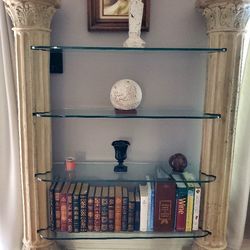 Beautiful Shelves Set like new