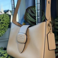 Coach Eliza Leather Shoulder Bag – Light Tan 