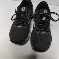 The Brooks Revel 6 Women's Running Shoes In Size 6 .