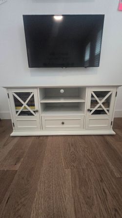 🏡 White Farmhouse TV Console / Media Stand