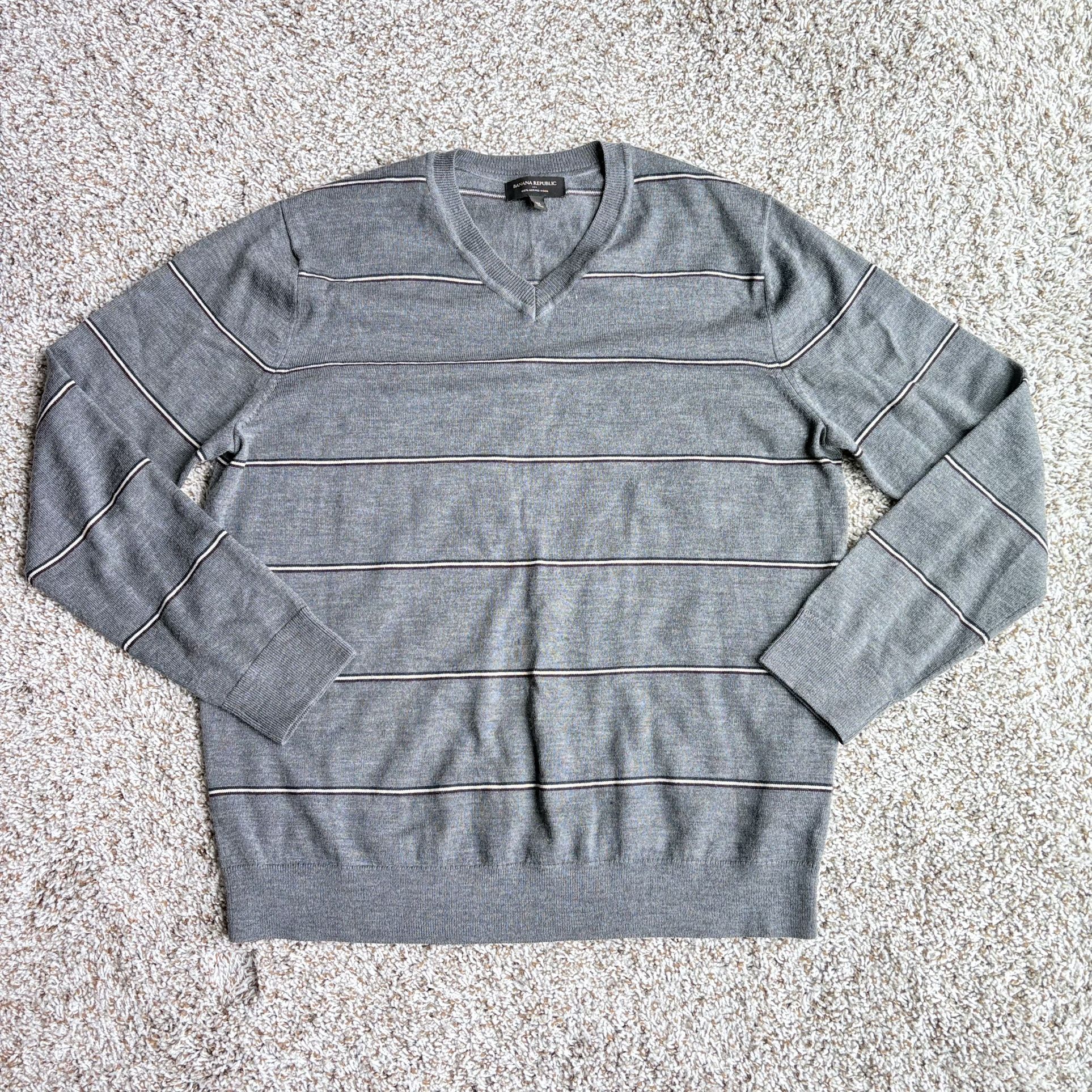 Banana Republic Sweater 100% Merino Wool Men’s XL Gray V-Neck Long Sleeve Preppy