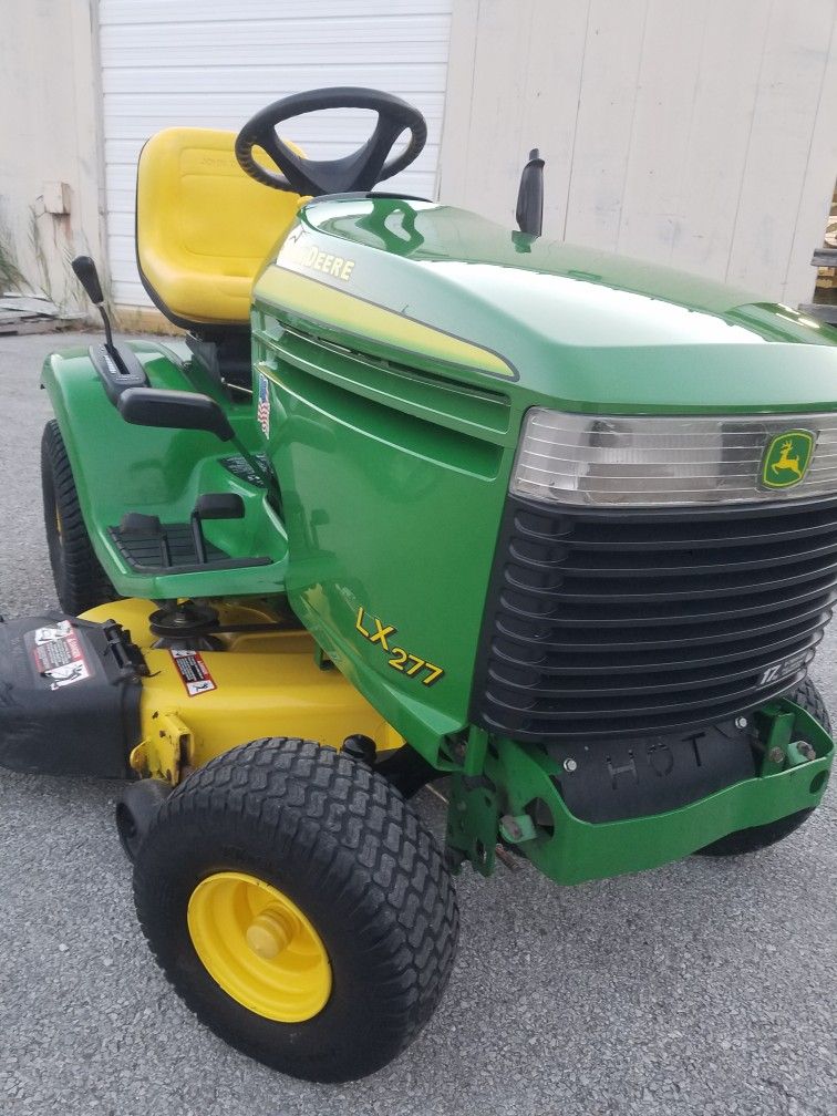 Tractor JOHN DEERE LX277 V-TWN 17HP