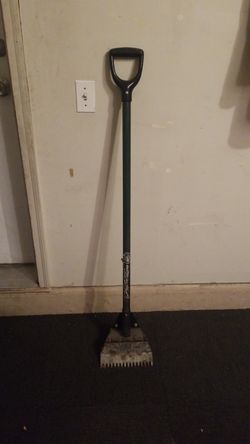 Roof shingle removing tool