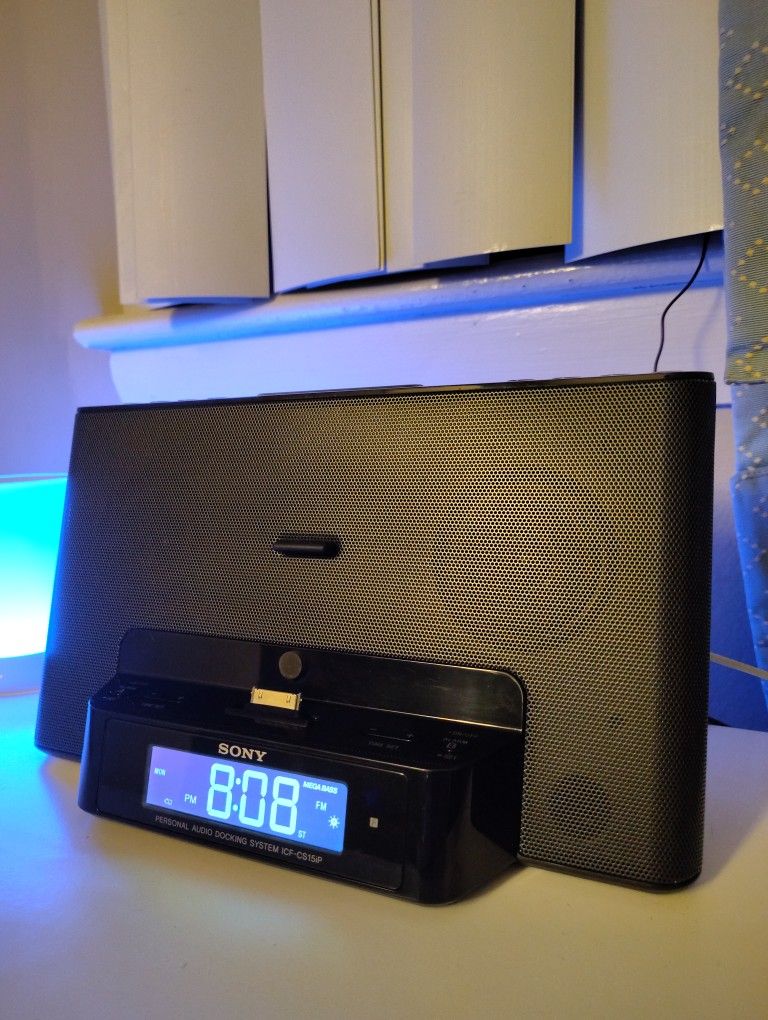 ✅ Vintage Sony Dream Machine‼️Great Condition‼️ iPod Dock
Radio: AM/FM clock radio with digital display
iPod/iPhone Compatibility: Speaker dock for A