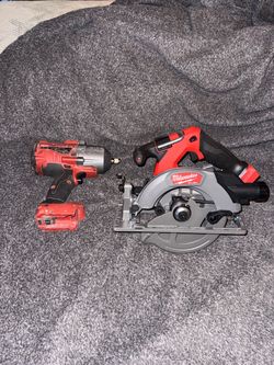 Milwaukee Fuel Circular Saw 6 1/2 and 1/2 Impact Wrench Set