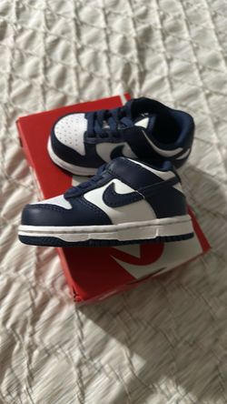 Toddler white navy Nike dunk size 4c