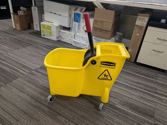 Rubbermaid Commercial Yellow Mop Bucket with Wringer