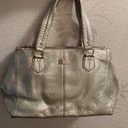 Cole Hann Purse Is Unique And Made Of Great quality