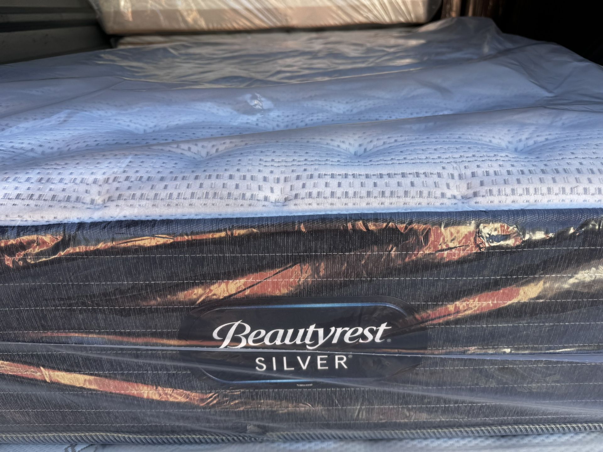 Beautyrest Silver full Matetress. Delivery Available