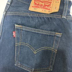 Blue levi’s 501 31x32