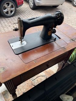 Vintage Singer Sewing Machine (Untested, No power Cable) $60 Firm on Price