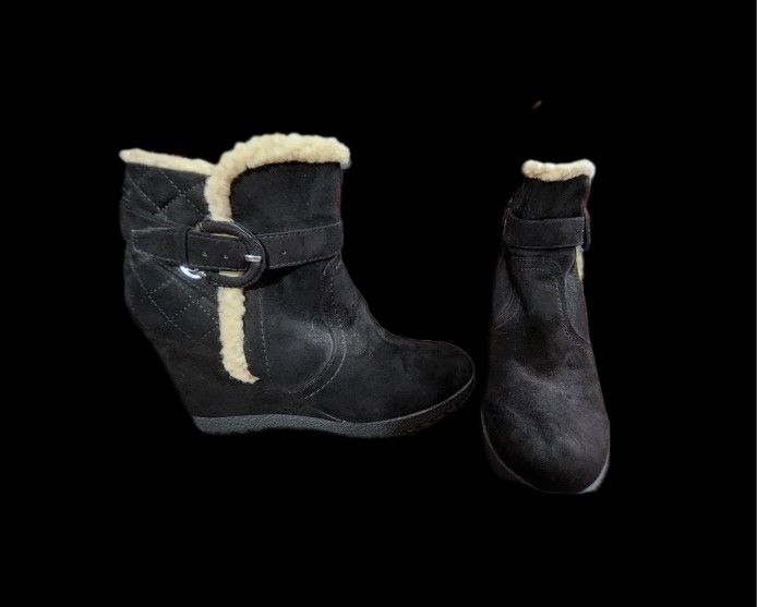Liz Claiborne Black Suede Boots With Fur Size 7