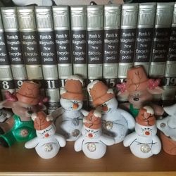 Set of 9 Christmas figurines: snowmen and raindeers w/ flower pots on their head, mint condition, Firm price 