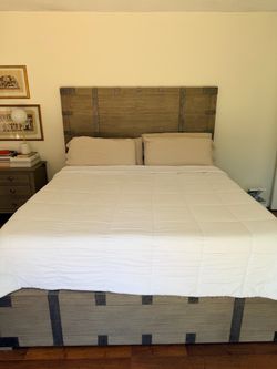 Restoration hardware California king size bed perfect condition