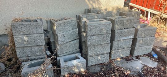 Retaining wall bricks