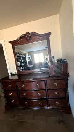 Dresser