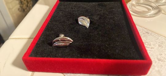 925 sterling silver bond Boyd vintage screw back leaf earrings