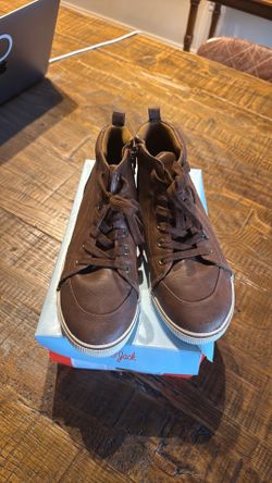 Cat and Jack size 6 brown leather sneakers like new worn once