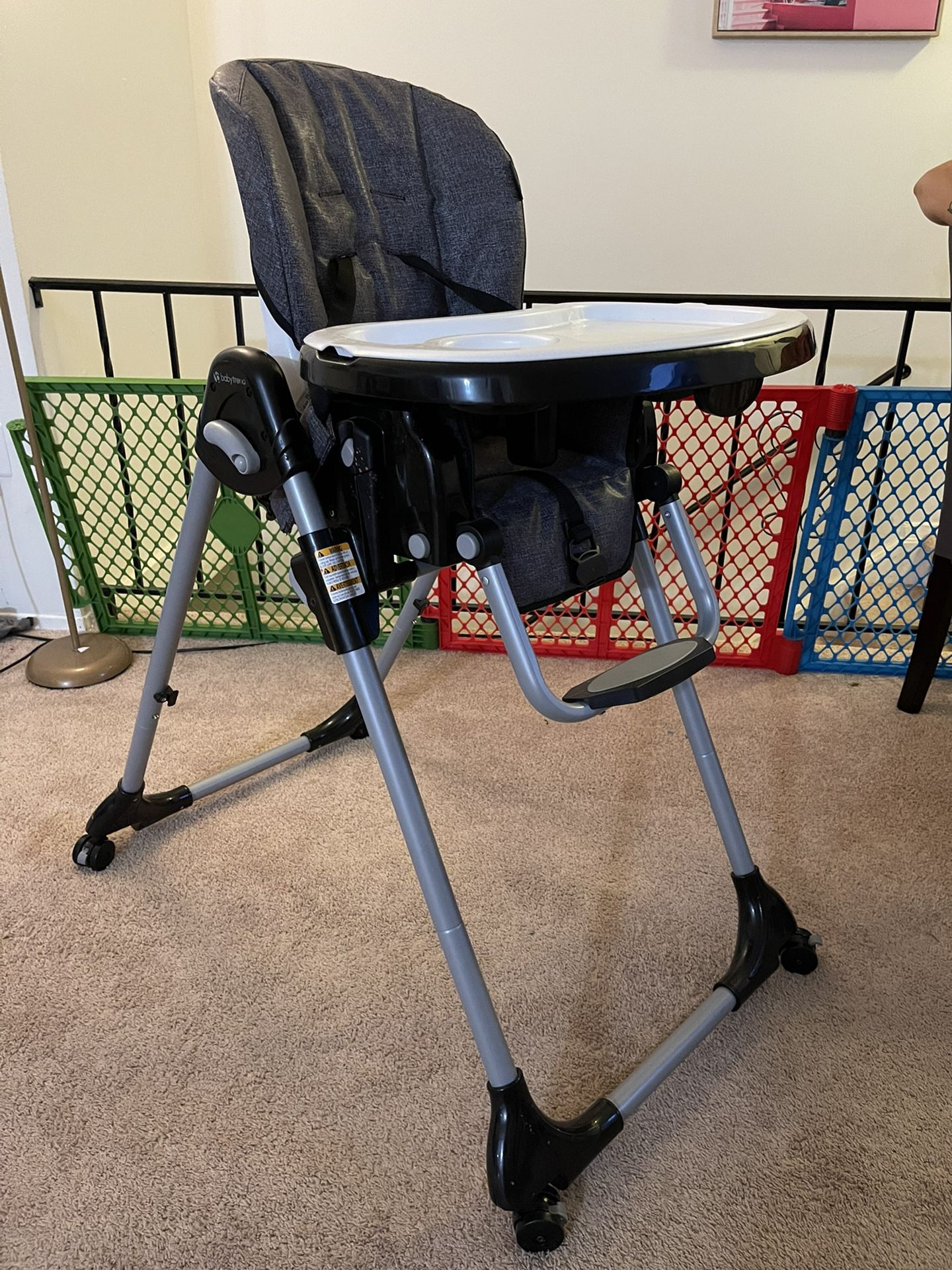 Baby Trend 5-in-1 High chair / Mesa Para Bebé 