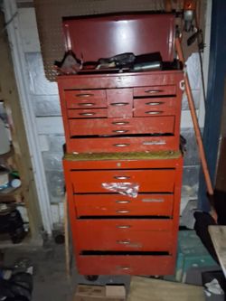 Tool chest on wheels