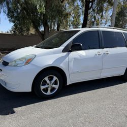 2004 Toyota Sienna CE 