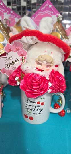 Last Minute Mother's Day Gift! 🌹 $15 Includes Purse/Bag Pendant, 24k Eye Mask and Lip Mask & Keychain Lipstick Holder. Located on 51st Ave and Southe
