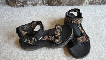 Tevas Terra--Mens Sz 8, Excellent Condition, Like New, Shock Absorbent Soles