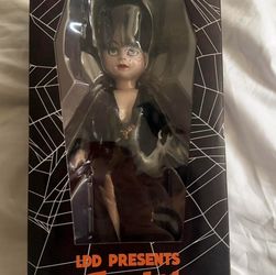 Living dead dolls Elvira