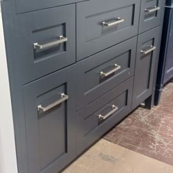 SALE💥 Bathroom Vanities Different Styles All Sizes Available Starting From $99 And Up!