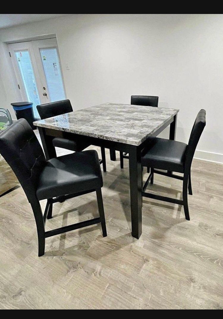 Marble Counter Height Dining Table And Bar Stools Black By Ashley 🍽🥂 Showroom Available 👍🏻