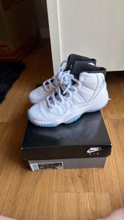 Icy blue 11s size 3.5 gs