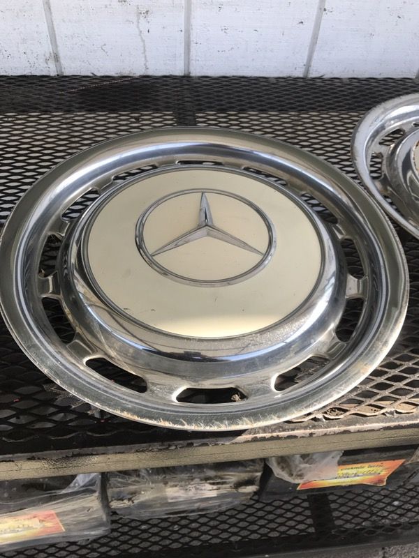 Mercedes Benz hubcaps