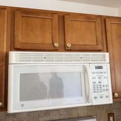 Over-the-Range Microwave – White – Good Condition